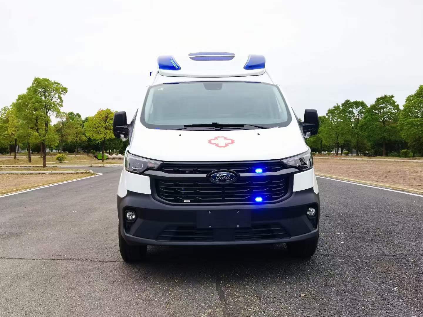 江鈴福特新全順V362轉運型救護車