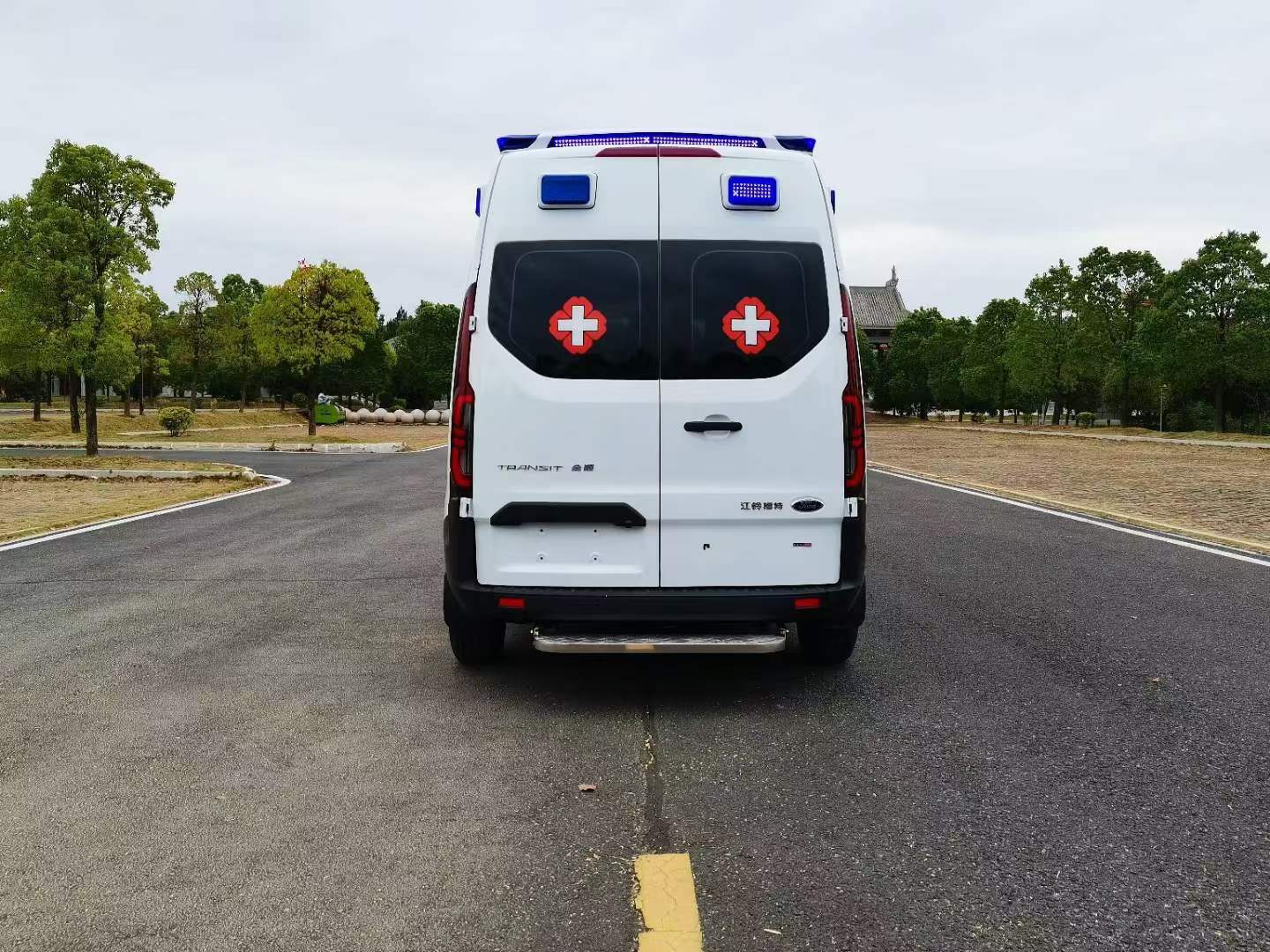 江鈴福特新全順V362轉運型救護車