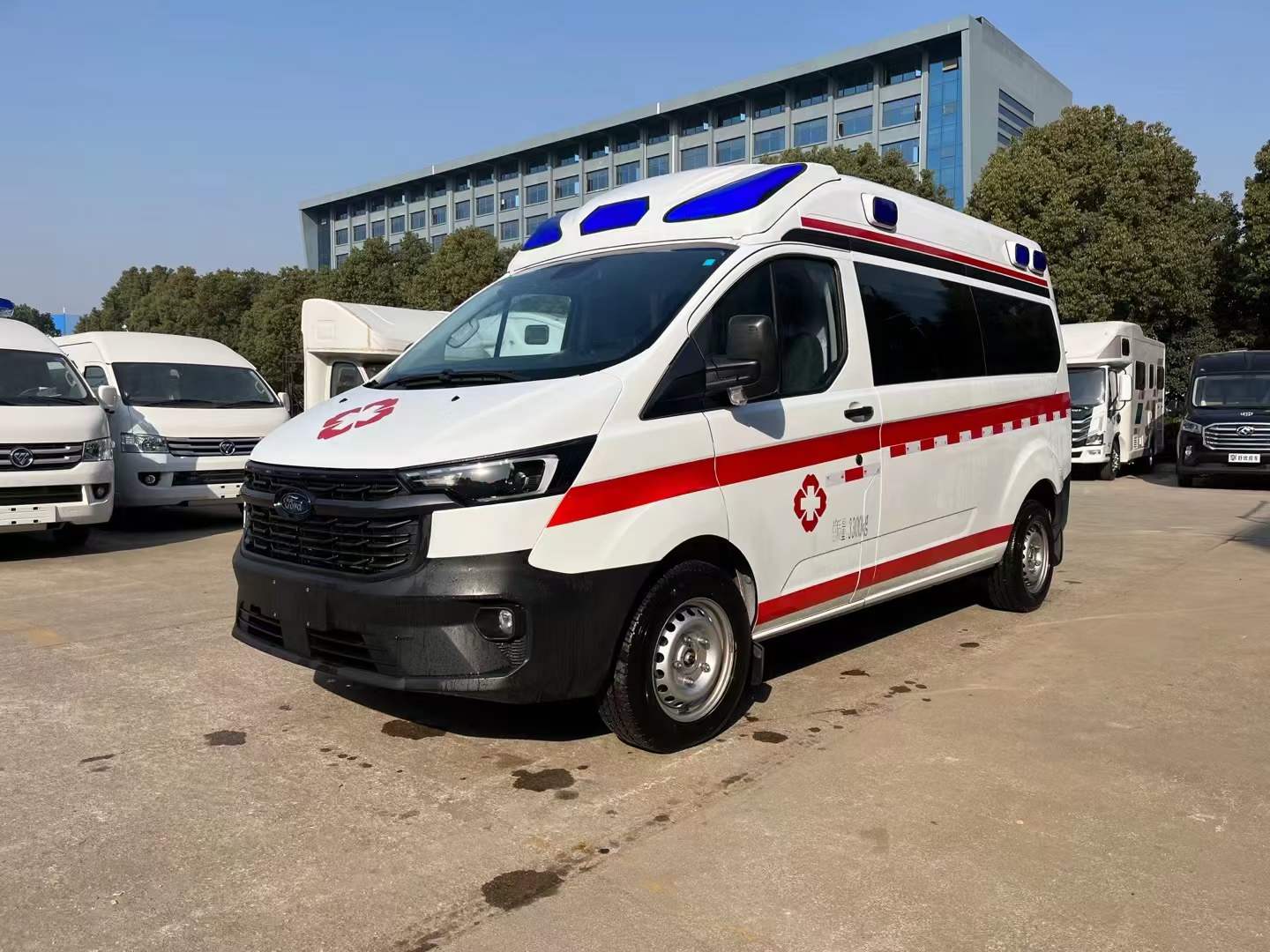 江鈴福特新全順V362監護型救護車