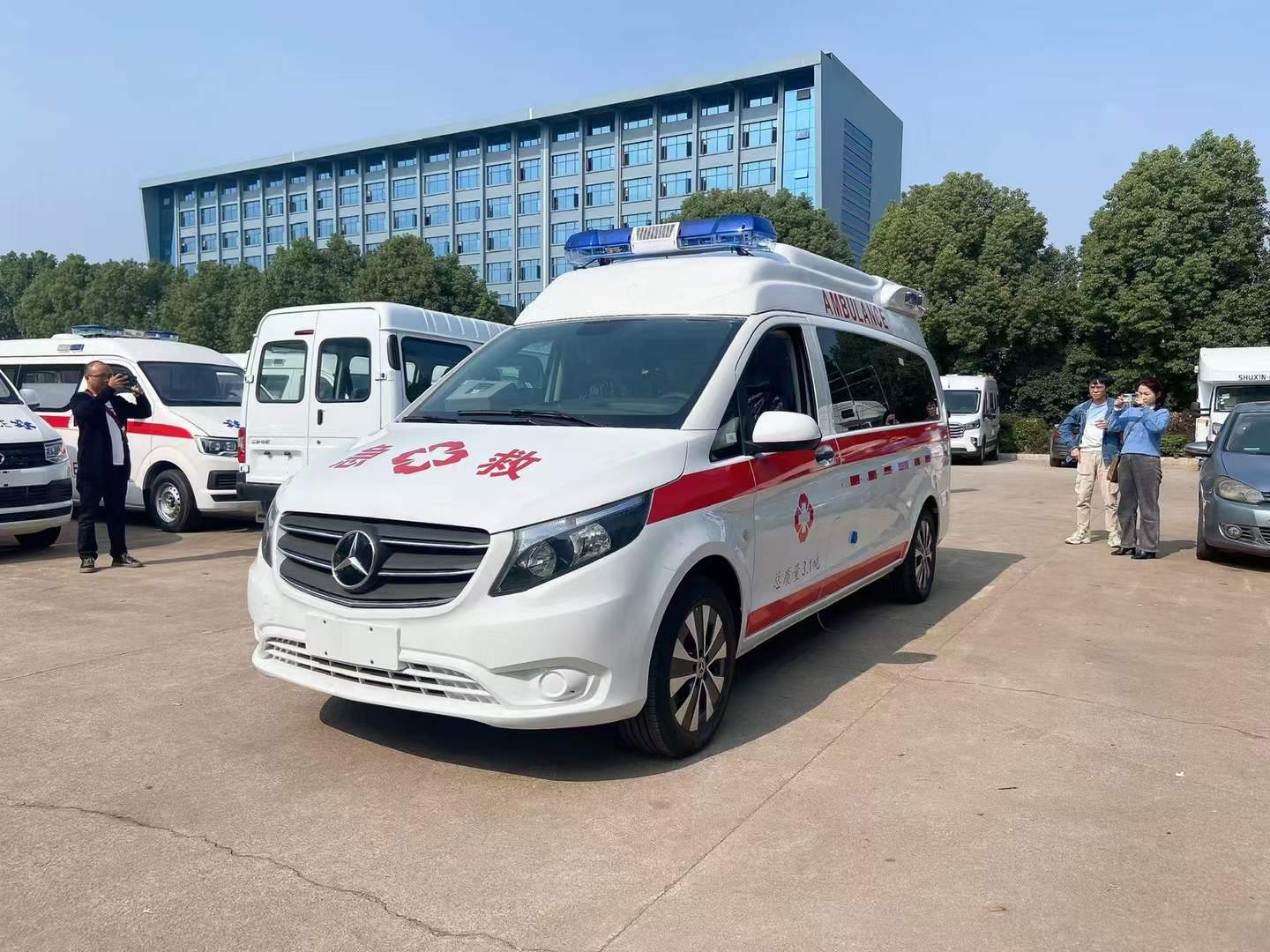奔馳威霆負壓救護車