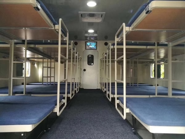 重汽豪沃28人雙拓展宿營車