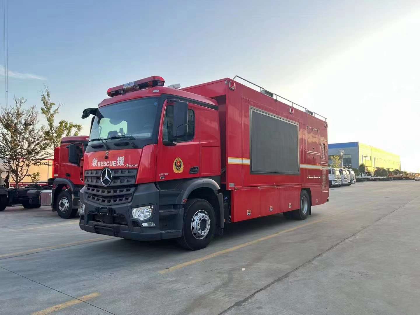 奔馳通訊指揮車