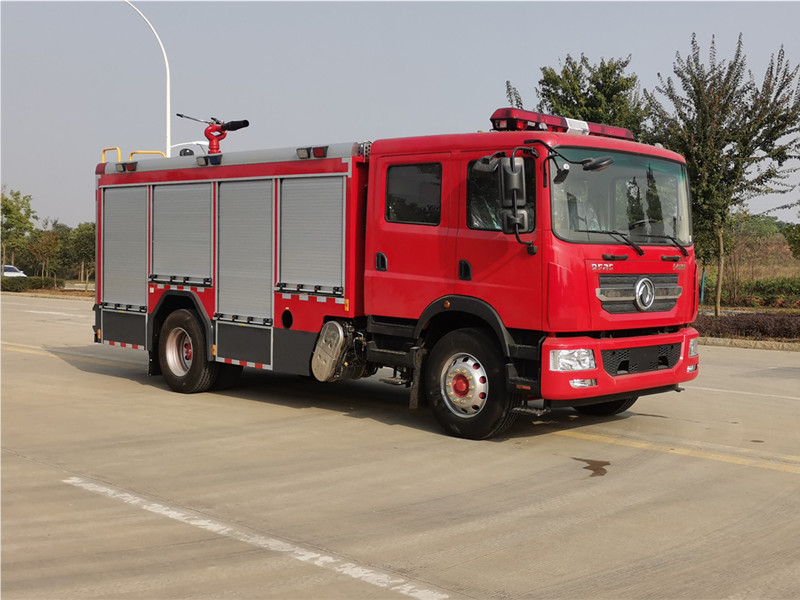 東風D9 7噸水罐消防車