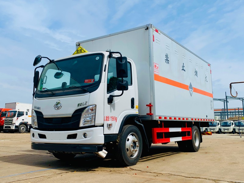 東風(fēng)柳汽5.2米爆破器材運(yùn)輸車