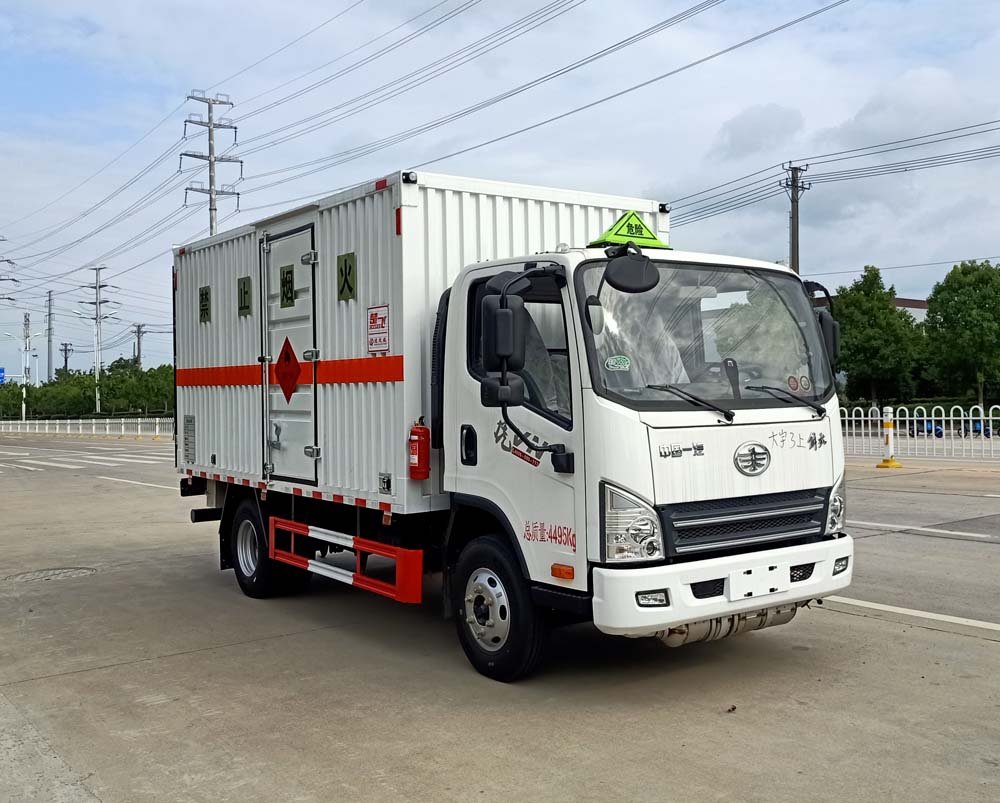 解放虎VN 4米1易燃?xì)怏w廂式運(yùn)輸車