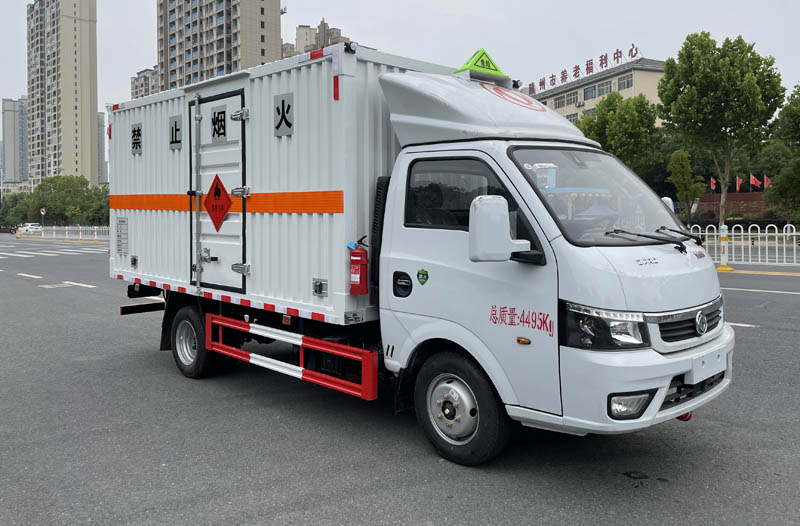 東風(fēng)途逸3米9易燃?xì)怏w廂式運(yùn)輸車