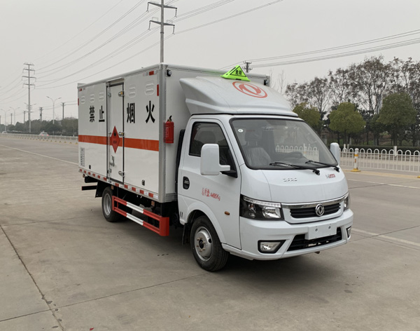 東風(fēng)途逸3米9易燃液體廂式運(yùn)輸車