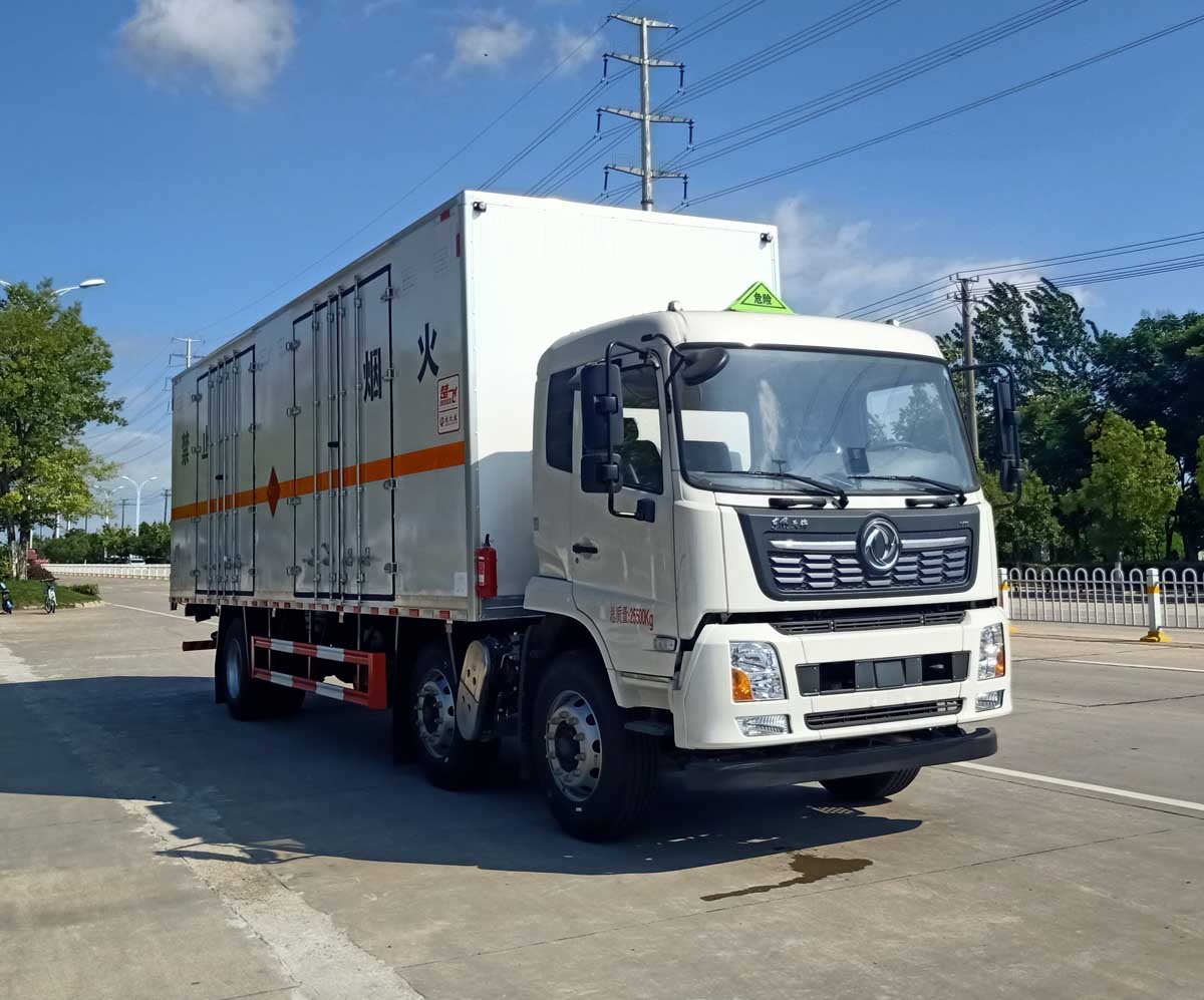 東風(fēng)天錦9米易燃液體廂式運(yùn)輸車
