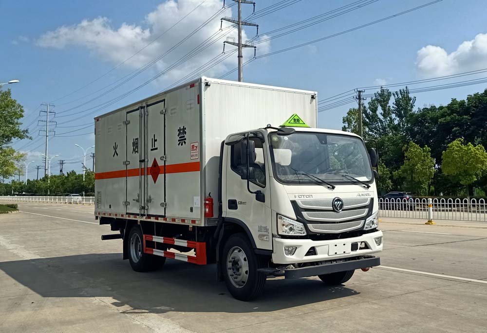 福田歐馬可5米2易燃液體廂式運(yùn)輸車
