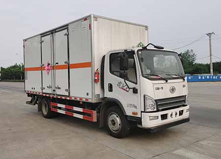 解放虎VN5米5易燃固體廂式運(yùn)輸車