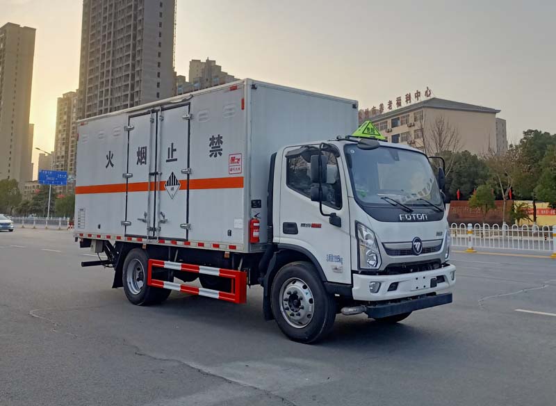 福田奧鈴5米2雜項(xiàng)危險(xiǎn)物品廂式運(yùn)輸車
