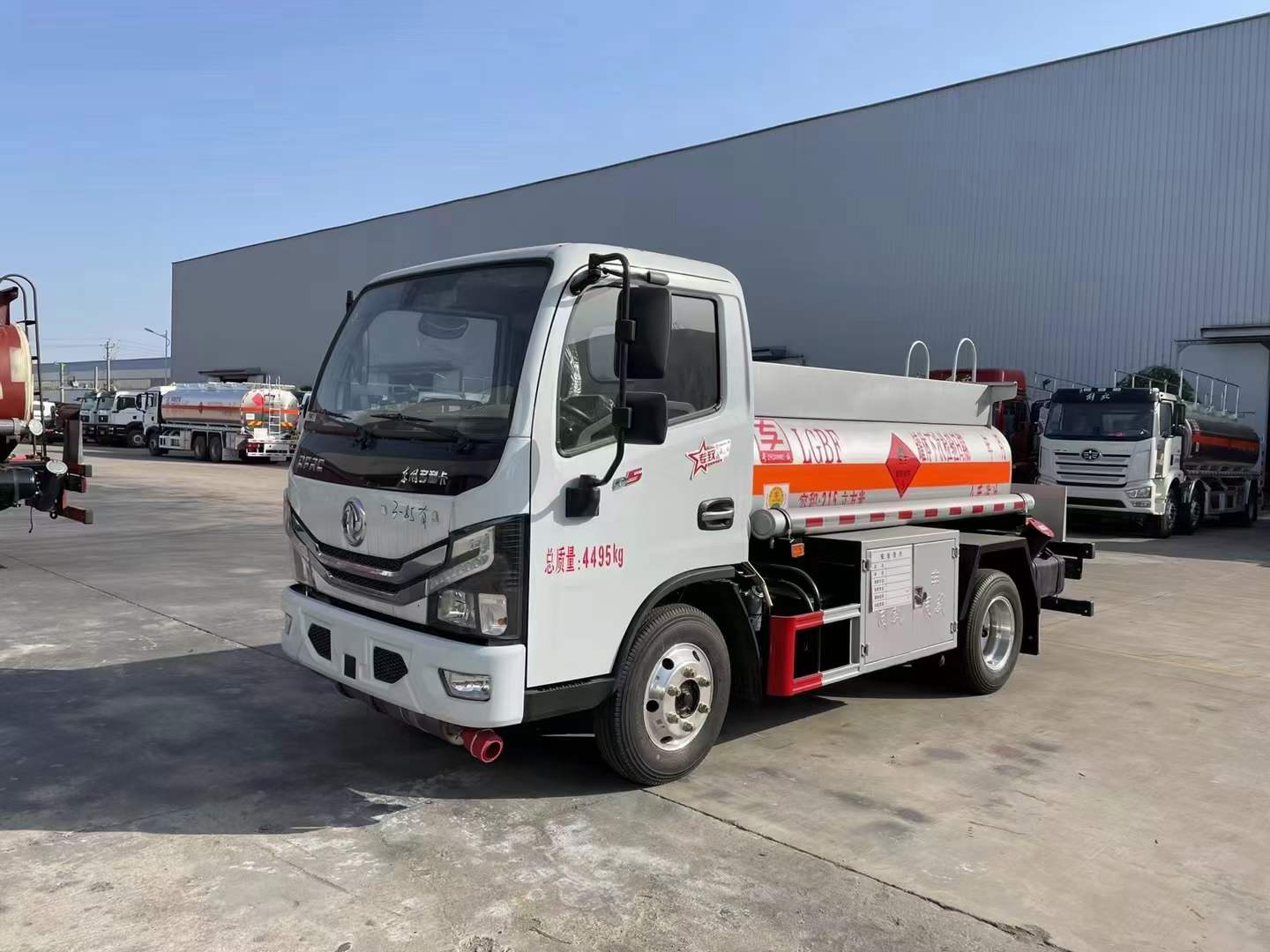 東風(fēng)多利卡2噸油罐車