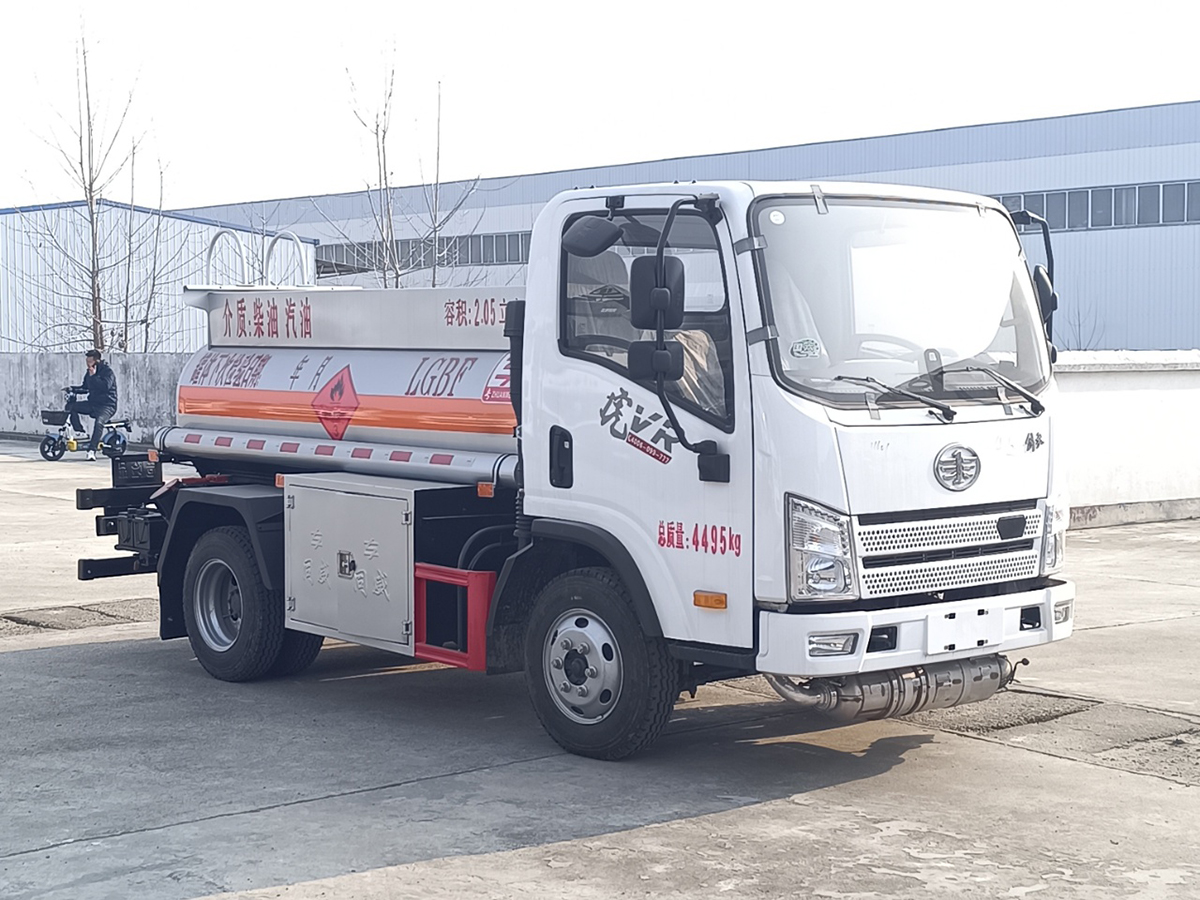 解放虎VR2噸油罐車