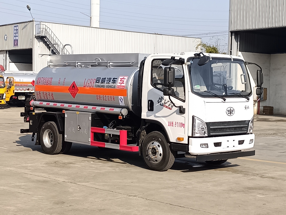 解放虎VN5噸油罐車