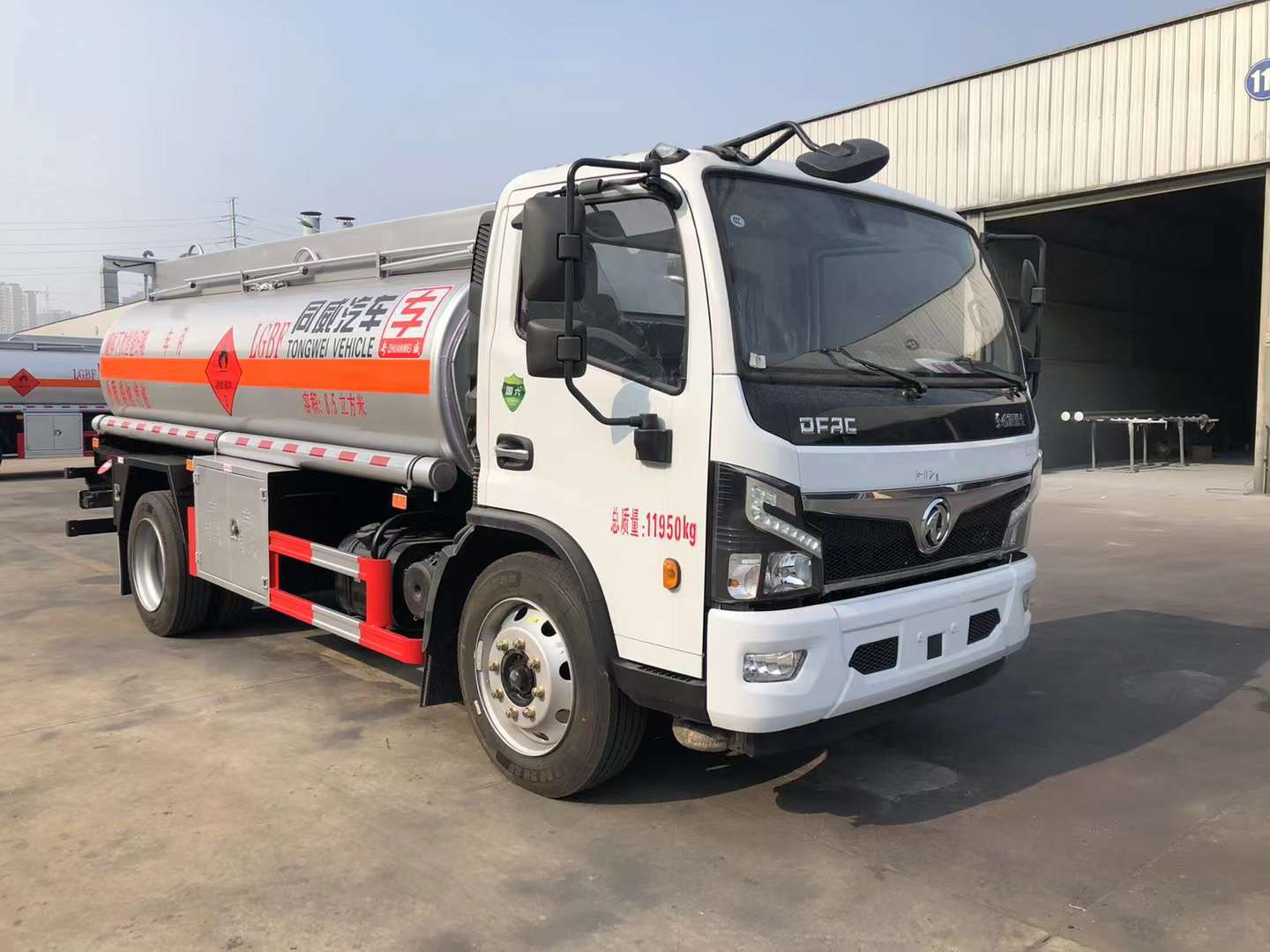 東風福瑞卡8噸油罐車