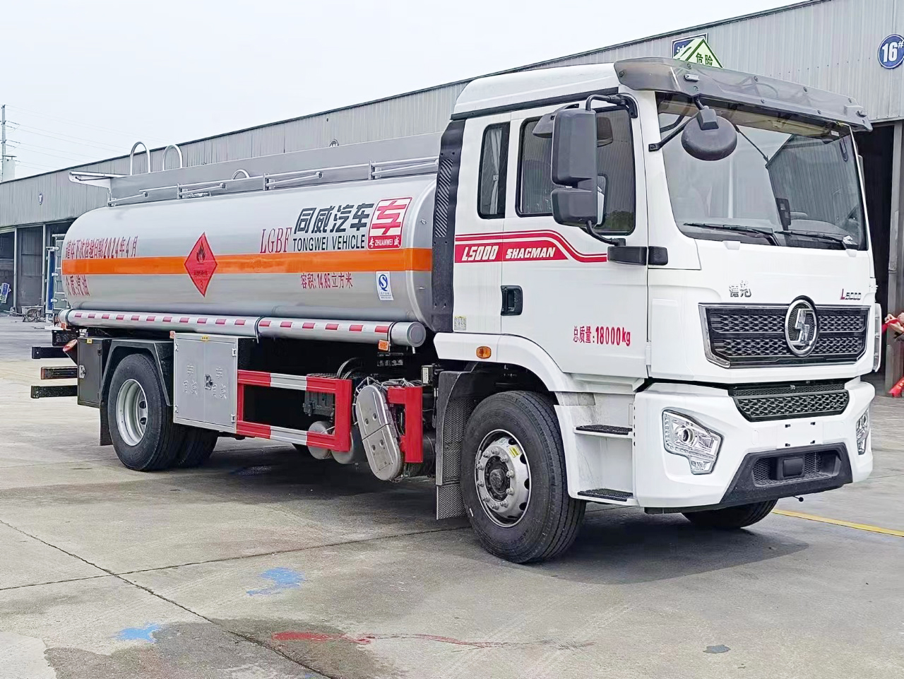 陜汽德龍12噸油罐車