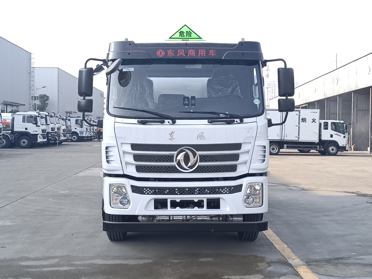 東風(fēng)錦程12噸油罐車