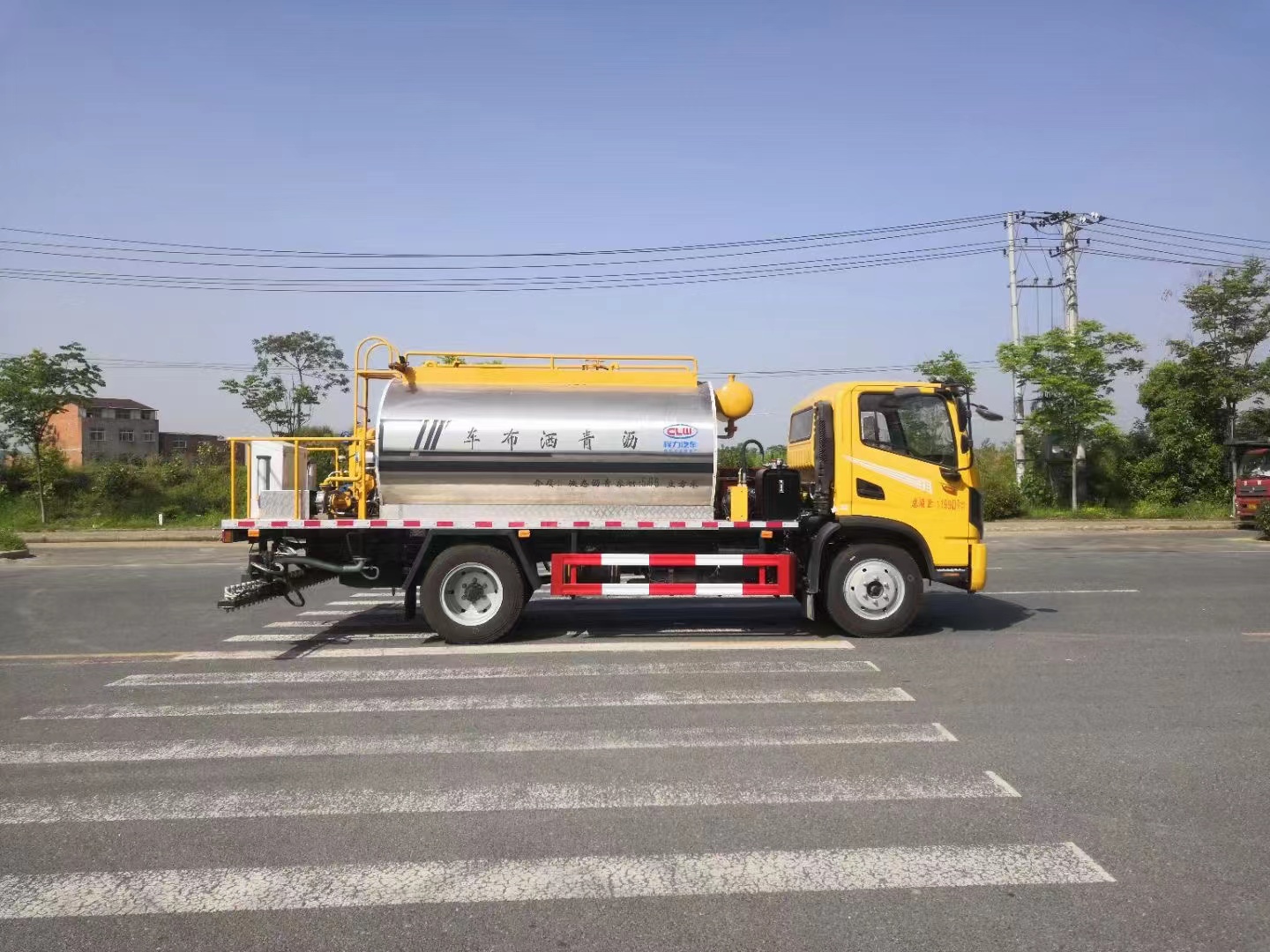 黃牌 東風(fēng)華神T3瀝青灑布車