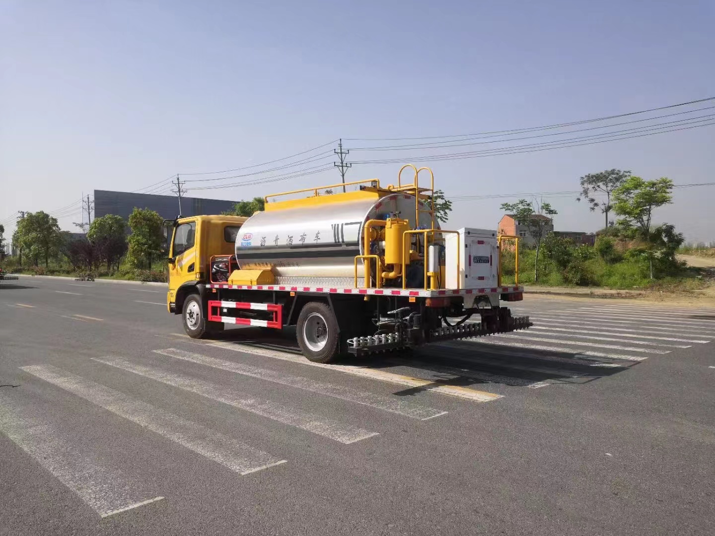 黃牌 東風(fēng)華神T3瀝青灑布車