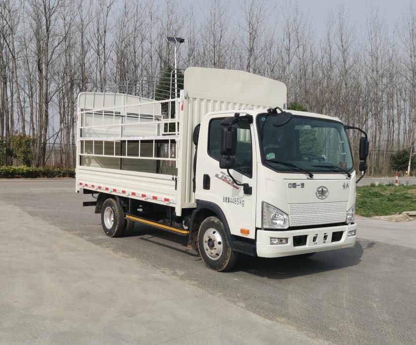 解放牌倉柵式運輸車
