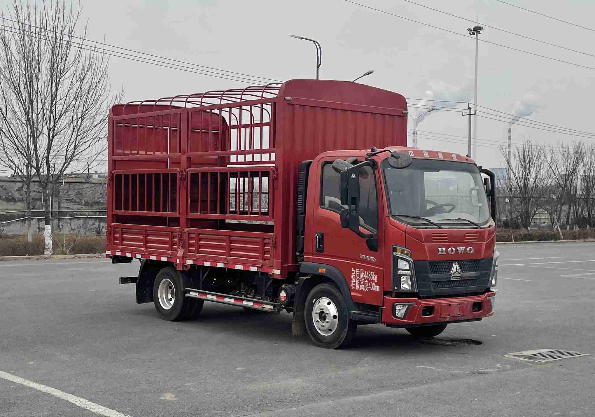 豪沃牌倉柵式運輸車