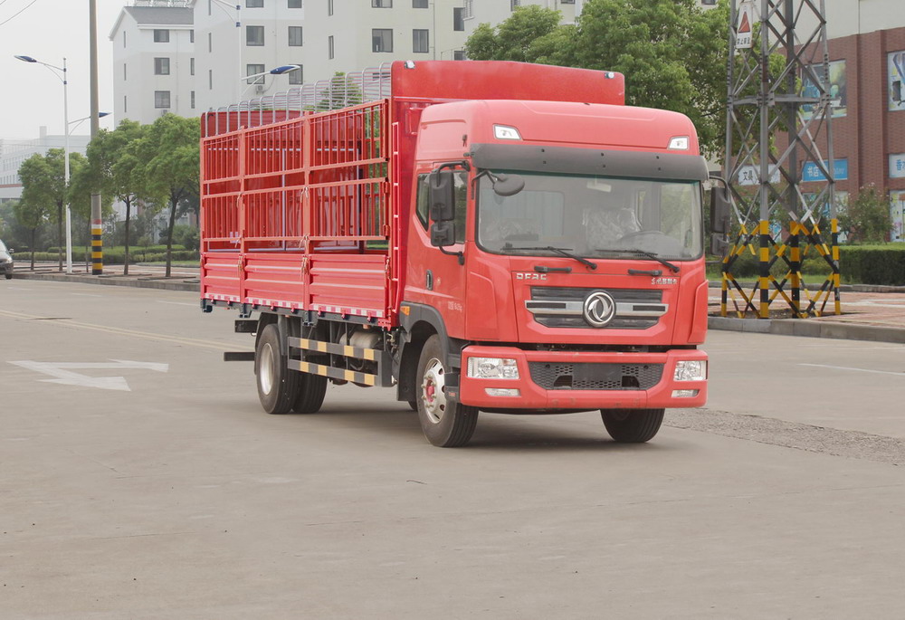 東風(fēng)牌倉柵式運(yùn)輸車