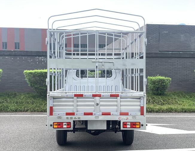 東風(fēng)牌倉柵式運(yùn)輸車