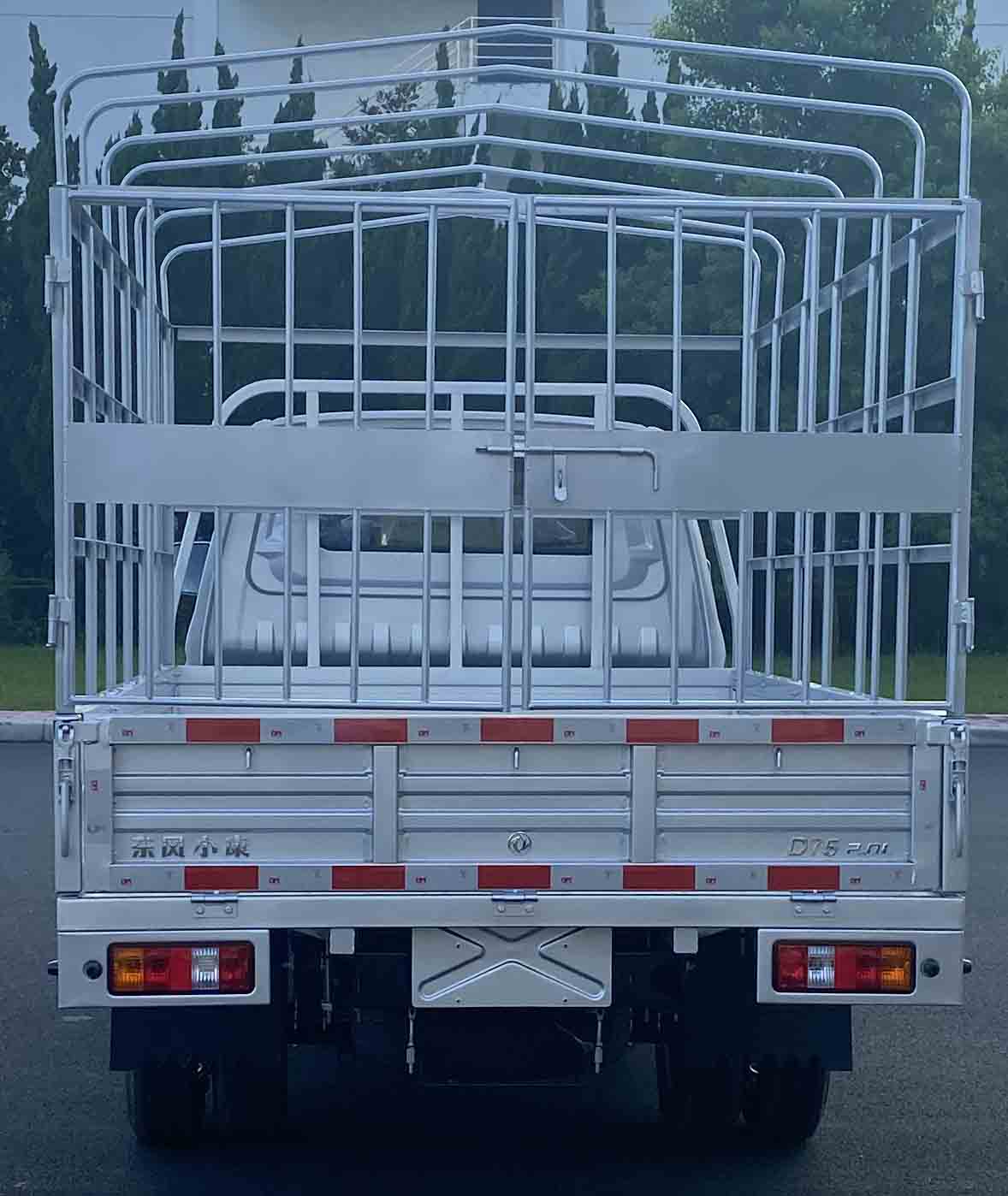 東風牌倉柵式運輸車