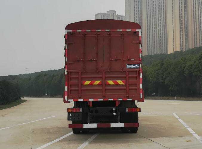 東風(fēng)牌倉(cāng)柵式運(yùn)輸車