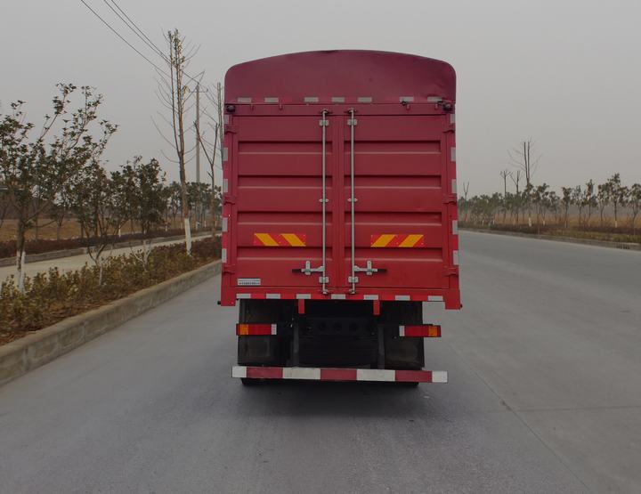 東風(fēng)牌倉柵式運(yùn)輸車