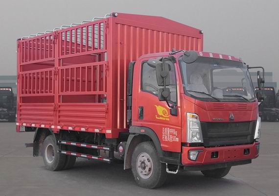 豪沃牌倉柵式運輸車