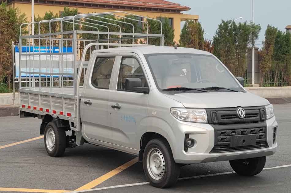 東風牌倉柵式運輸車