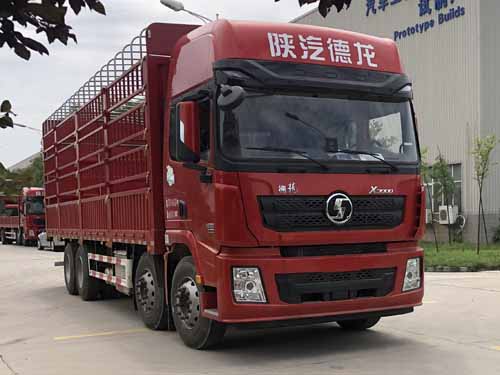 陜汽牌倉柵式運輸車